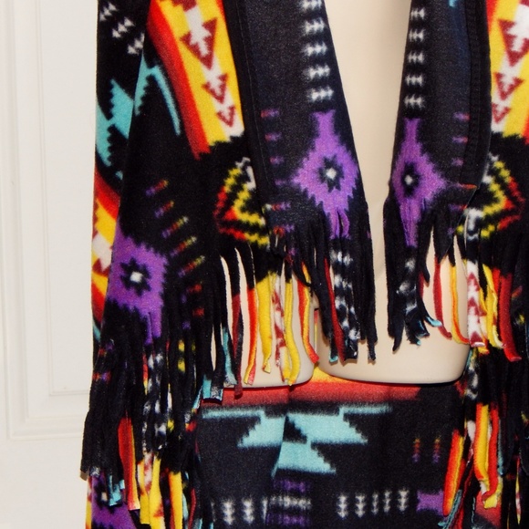 Fringed Waterfall Vest Southwestern Pattern - Picture 2 of 3